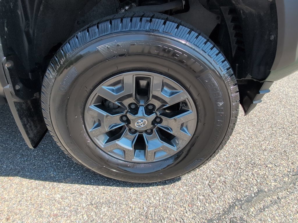 Used 2021 Toyota Tacoma SR5 w/ Trail Edition AWD/4WD image 12