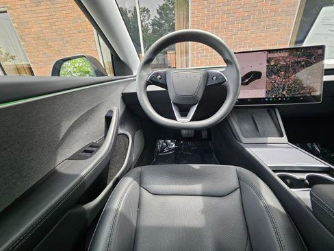Used 2024 Tesla Model 3 Standard Range RWD image 5