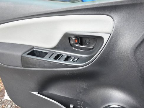Used 2017 Toyota Yaris L FWD image 12