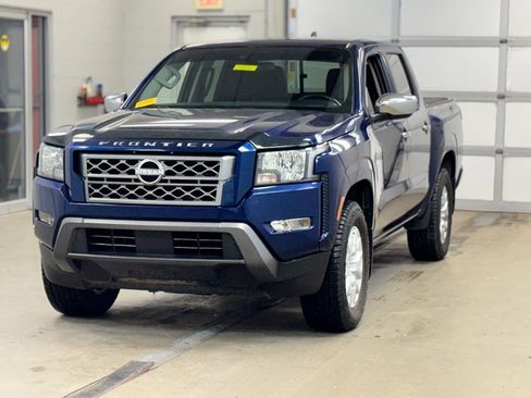 Used 2022 Nissan Frontier SV image 2