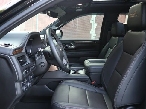 Used 2023 Chevrolet Tahoe High Country AWD/4WD image 12