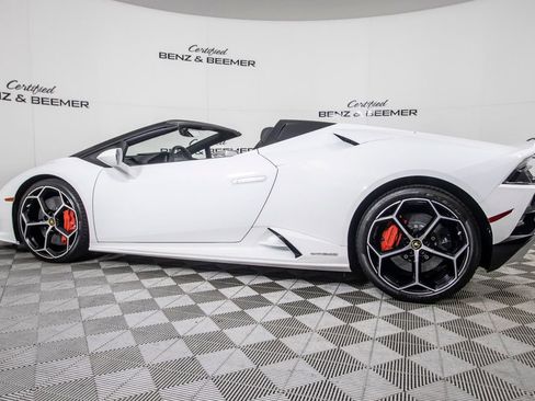 Used 2020 Lamborghini Huracan EVO image 11