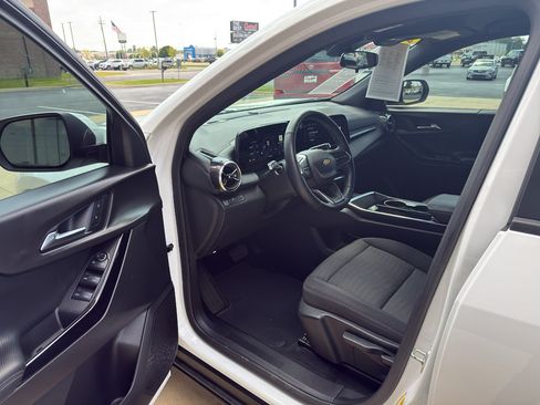 Used 2025 Chevrolet Equinox LT FWD image 15