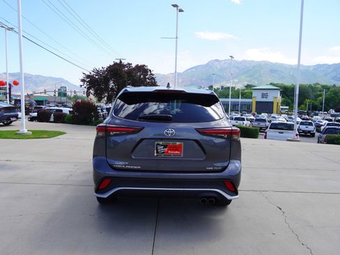 Certified 2024 Toyota Highlander XSE image 7