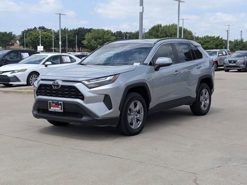 Used 2025 Toyota RAV4 XLE w/ Convenience Package FWD image 10