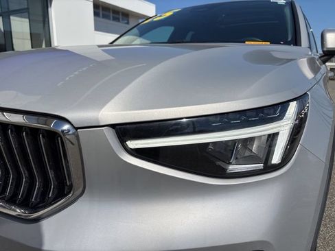 Used 2025 Volvo XC40 B5 Plus AWD/4WD image 9