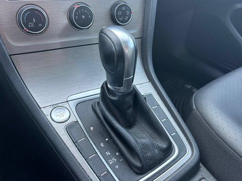 Used 2017 Volkswagen Golf Wolfsburg Edition FWD image 11
