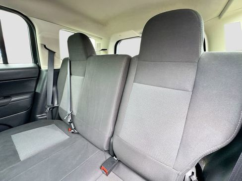 Used 2015 Jeep Patriot Latitude w/ Sun/Sound Group AWD/4WD image 22