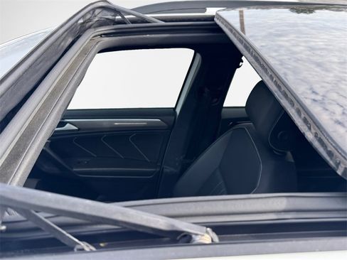 Used 2024 Volkswagen Tiguan SE R-Line image 13