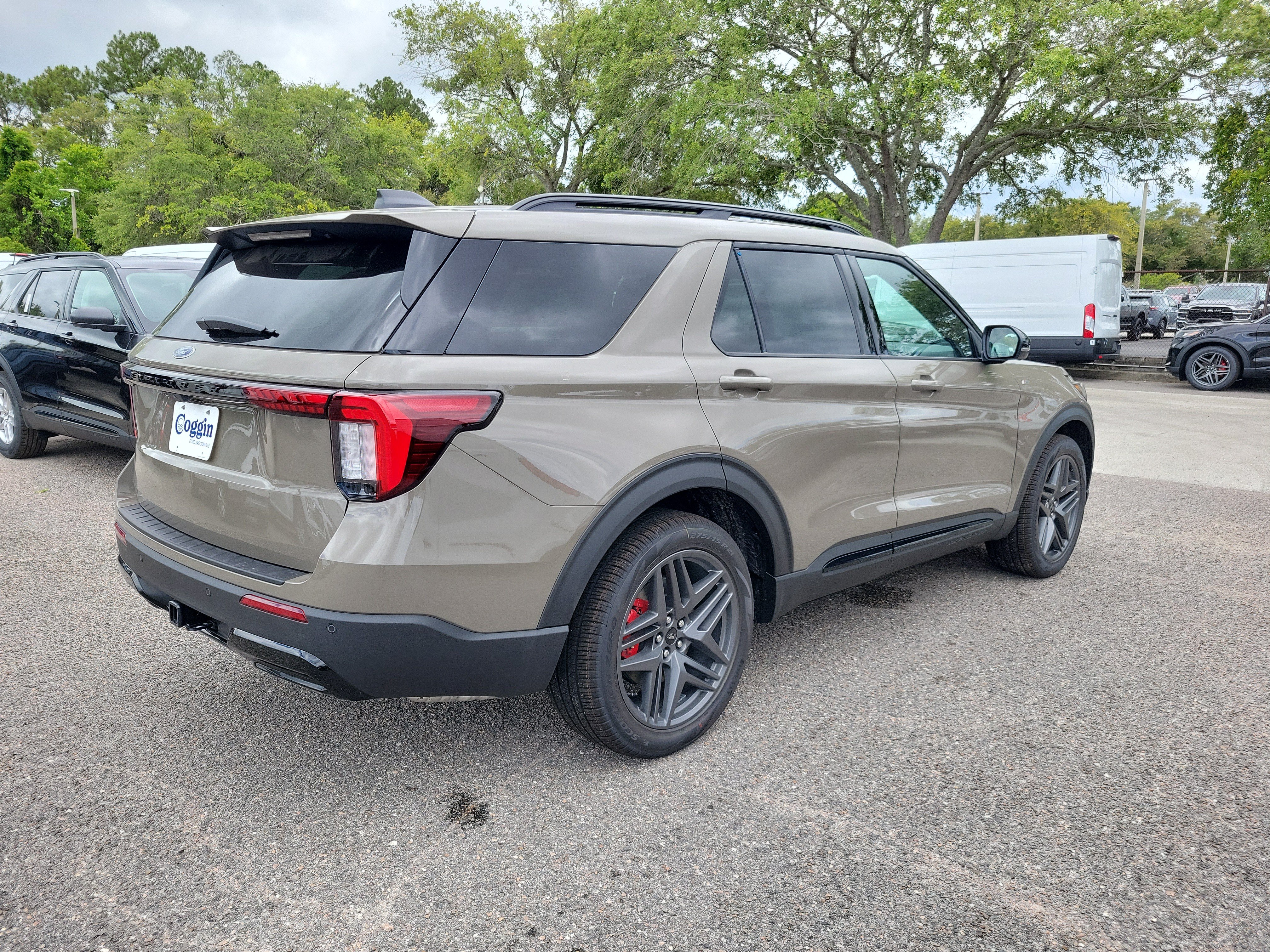 New 2026 Ford Explorer ST-Line w/ ST-Line Street Pack RWD image 3