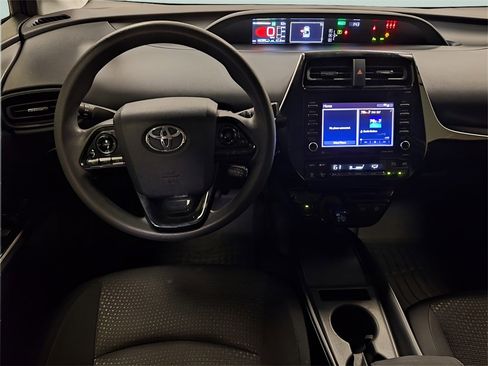 Used 2022 Toyota Prius LE image 11