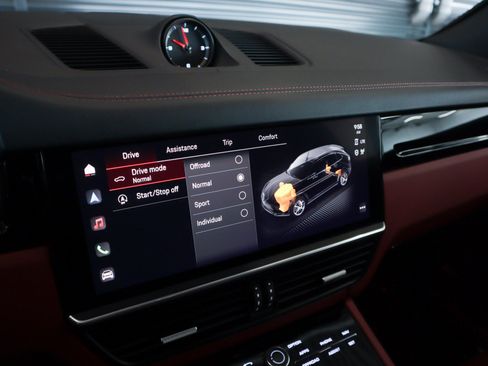 Certified 2023 Porsche Cayenne Platinum Edition AWD/4WD image 20