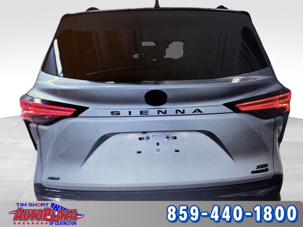 Used 2023 Toyota Sienna XSE AWD/4WD image 3