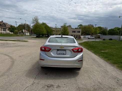 Used 2017 Chevrolet Cruze LS FWD image 6