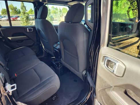 Used 2021 Jeep Wrangler Unlimited Sahara w/ Cold Weather Group image 16