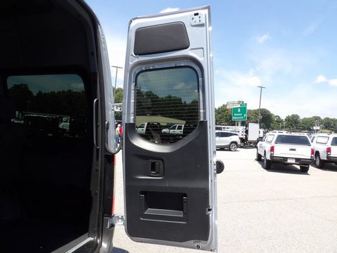 Used 2025 Mercedes-Benz Sprinter 2500 image 46
