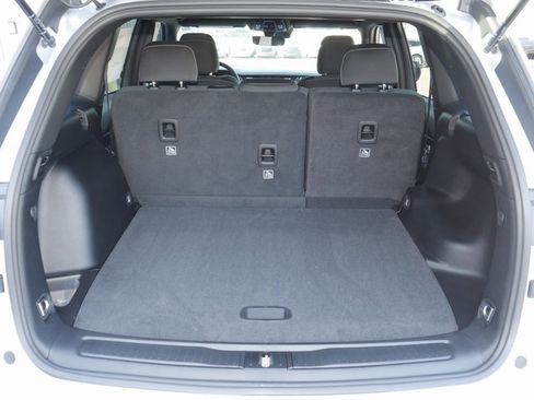 New 2025 Jeep Grand Cherokee Laredo image 9