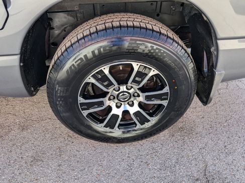 Used 2020 Nissan Titan SV w/ SV Convenience Package image 27