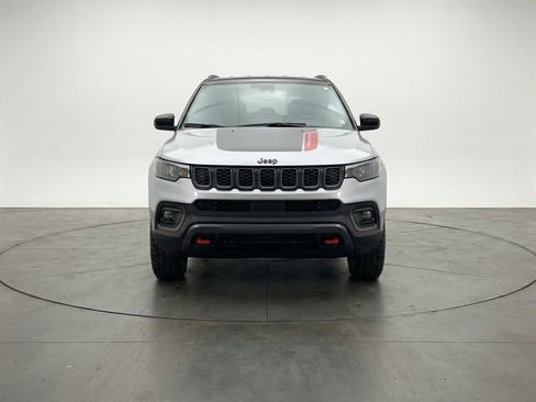 Used 2025 Jeep Compass Trailhawk AWD/4WD image 2
