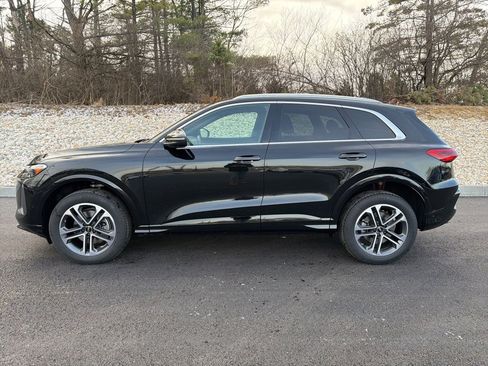 Certified 2025 Audi Q5 Premium w/ Convenience Package image 2