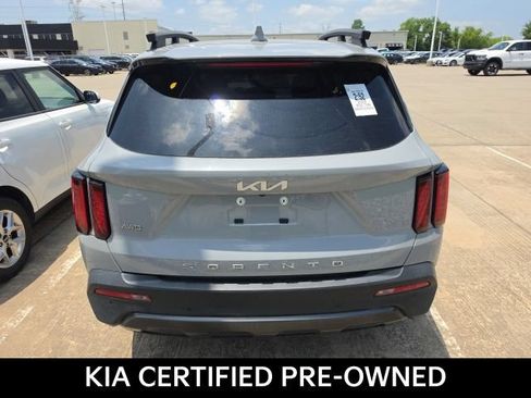 Certified 2022 Kia Sorento S w/ Panoramic Sunroof Package AWD/4WD image 5
