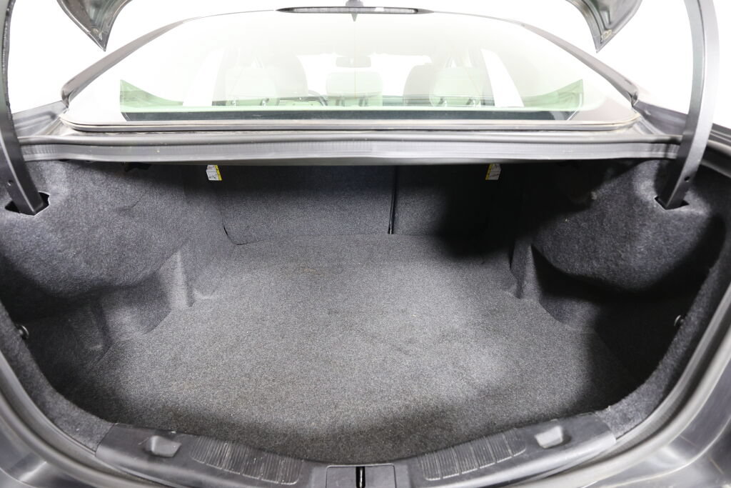 Used 2019 Ford Fusion SE FWD image 18