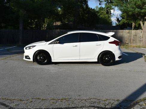 Used 2016 Ford Focus ST FWD image 3