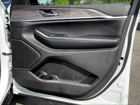 New 2024 Jeep Grand Cherokee L Limited w/ Black Appearance Package image 27