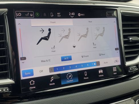 Used 2023 Chrysler Pacifica Touring-L FWD image 21