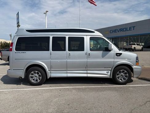 Used 2024 Chevrolet Express 2500 RWD image 5