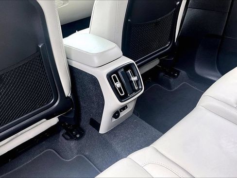 Certified 2026 Volvo XC40 B5 Plus AWD/4WD image 31