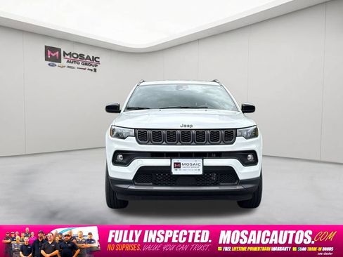 Used 2025 Jeep Compass Latitude w/ Convenience Group AWD/4WD image 2