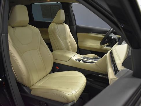 Used 2023 INFINITI QX60 Sensory w/ Cargo Package AWD/4WD image 14