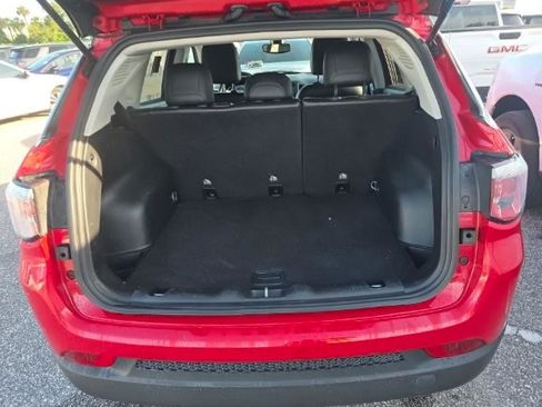 Used 2018 Jeep Compass Latitude FWD image 4