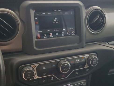Used 2022 Jeep Gladiator Sport AWD/4WD image 10