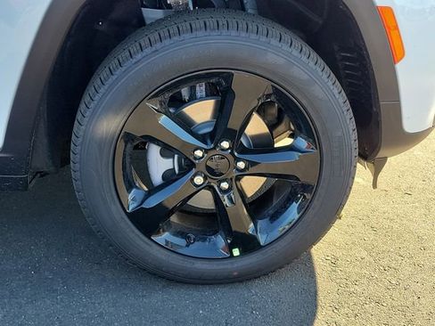 New 2026 Jeep Grand Cherokee Limited w/ Limited Altitude Package image 5