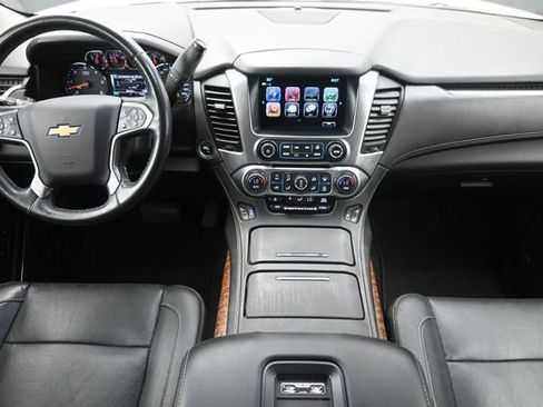 Used 2020 Chevrolet Suburban Premier AWD/4WD image 21