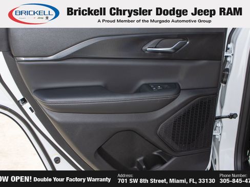 New 2025 Jeep Grand Cherokee Laredo image 12