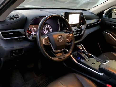 Used 2023 Toyota Highlander XLE image 17