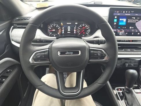 Certified 2024 Jeep Compass Latitude w/ Sun and Sound Group AWD/4WD image 17