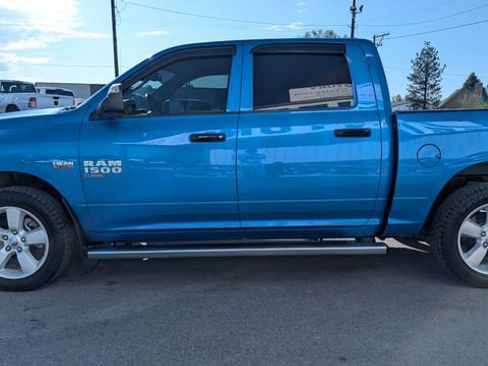 Used 2023 RAM 1500 Classic SLT w/ SLT Plus D￩cor Group AWD/4WD image 8