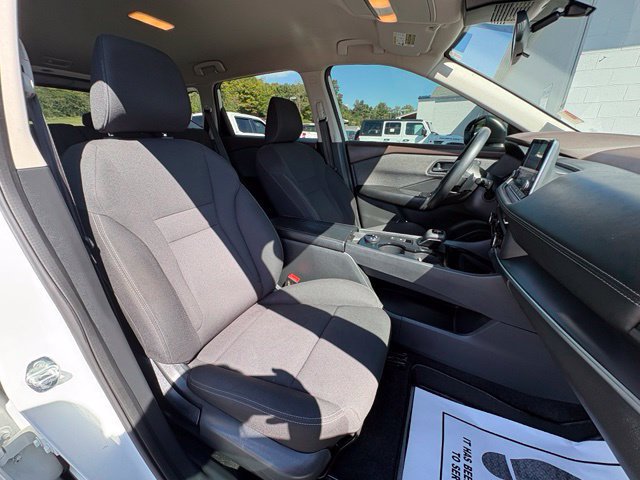 Used 2023 Nissan Rogue S AWD/4WD image 26