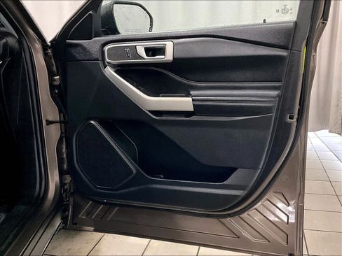 Used 2021 Ford Explorer XLT w/ Equipment Group 202A image 12