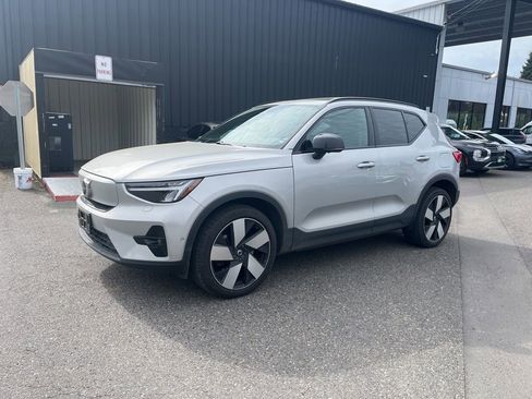 Used 2023 Volvo XC40 Recharge Ultimate image 3