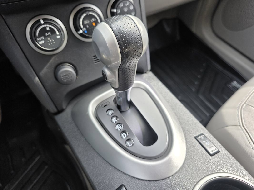 Used 2013 Nissan Rogue SL AWD/4WD image 24