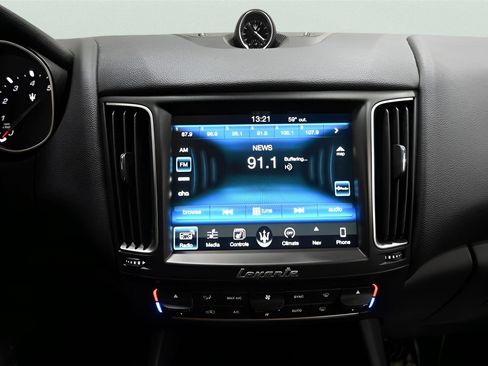 Used 2017 Maserati Levante AWD/4WD image 21