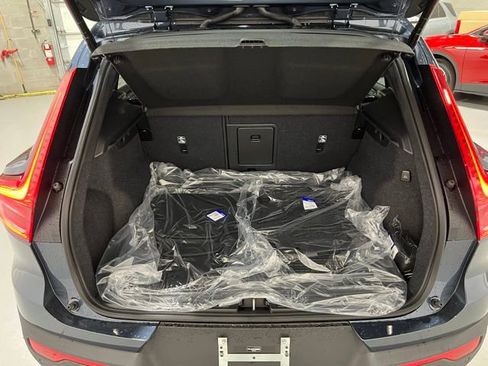 Used 2026 Volvo XC40 B5 Ultra w/ Protection Package Premier image 16