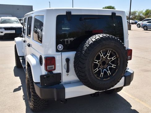 Used 2016 Jeep Wrangler Unlimited Sahara w/ Connectivity Group image 8