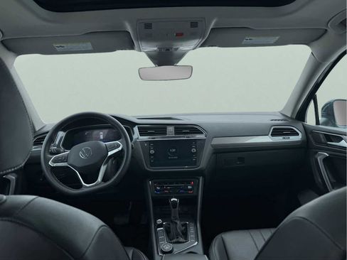 Certified 2024 Volkswagen Tiguan SE image 18