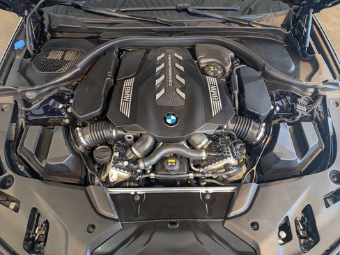 Used 2021 BMW M550i xDrive w/ Dynamic Handling Package image 31